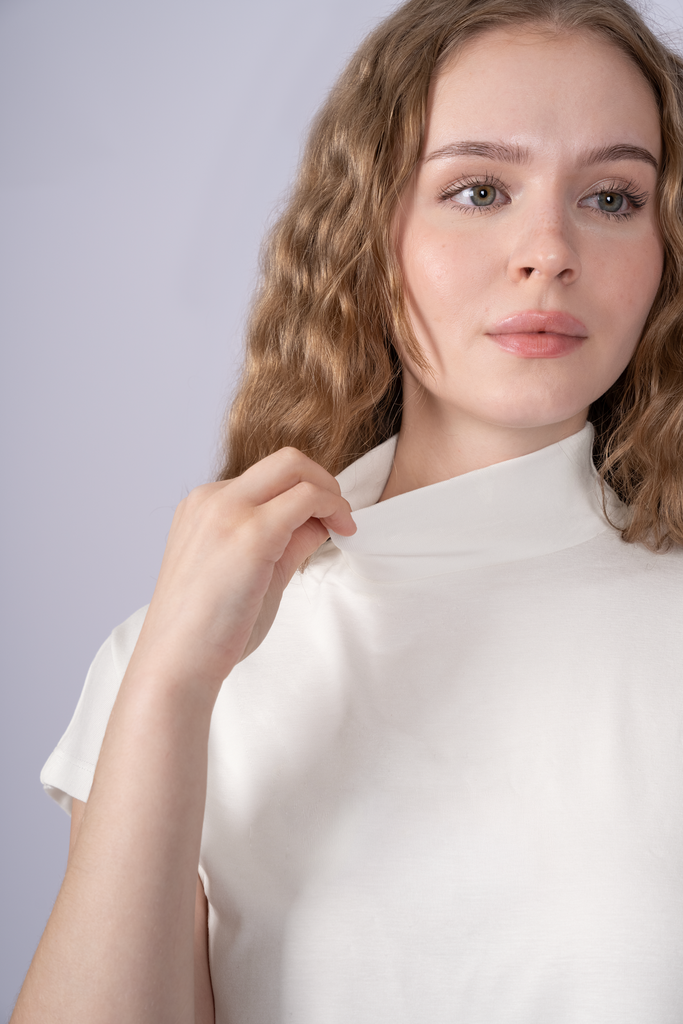 Women's High Neck Top No Sleeve 