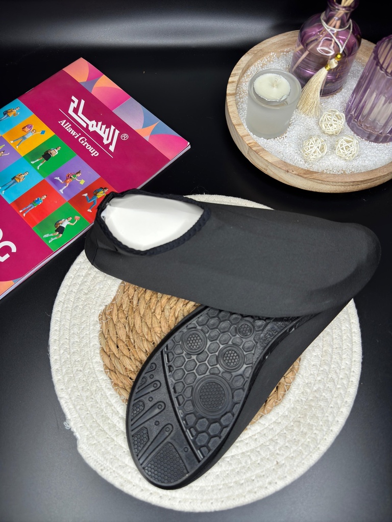 [QN210-B/41-42] Anti-Slip Slippers Plain (Black, (EU): 41 - 42)